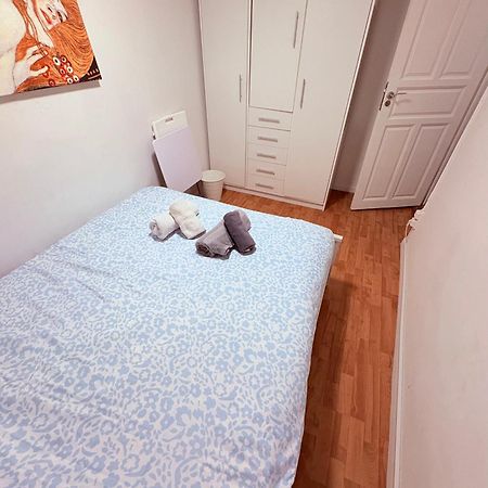 ברצלונה Stunning Flat For 6 People 3 Blocks From The Beach Plus Welcome Breakfast מראה חיצוני תמונה