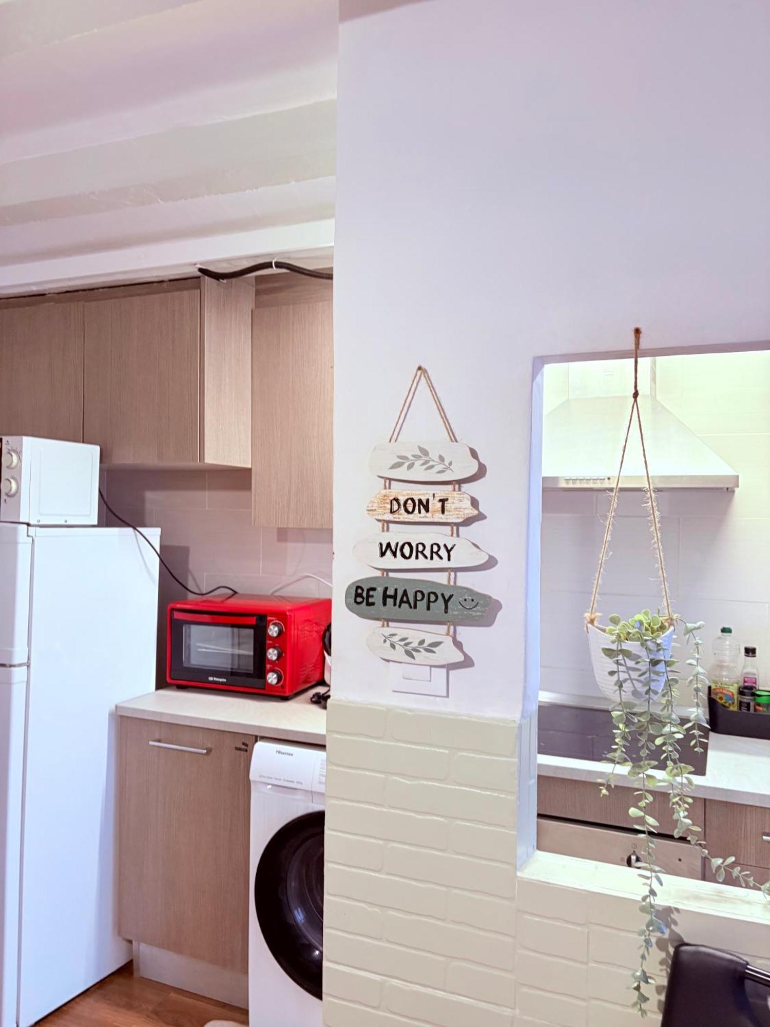 ברצלונה Stunning Flat For 6 People 3 Blocks From The Beach Plus Welcome Breakfast מראה חיצוני תמונה