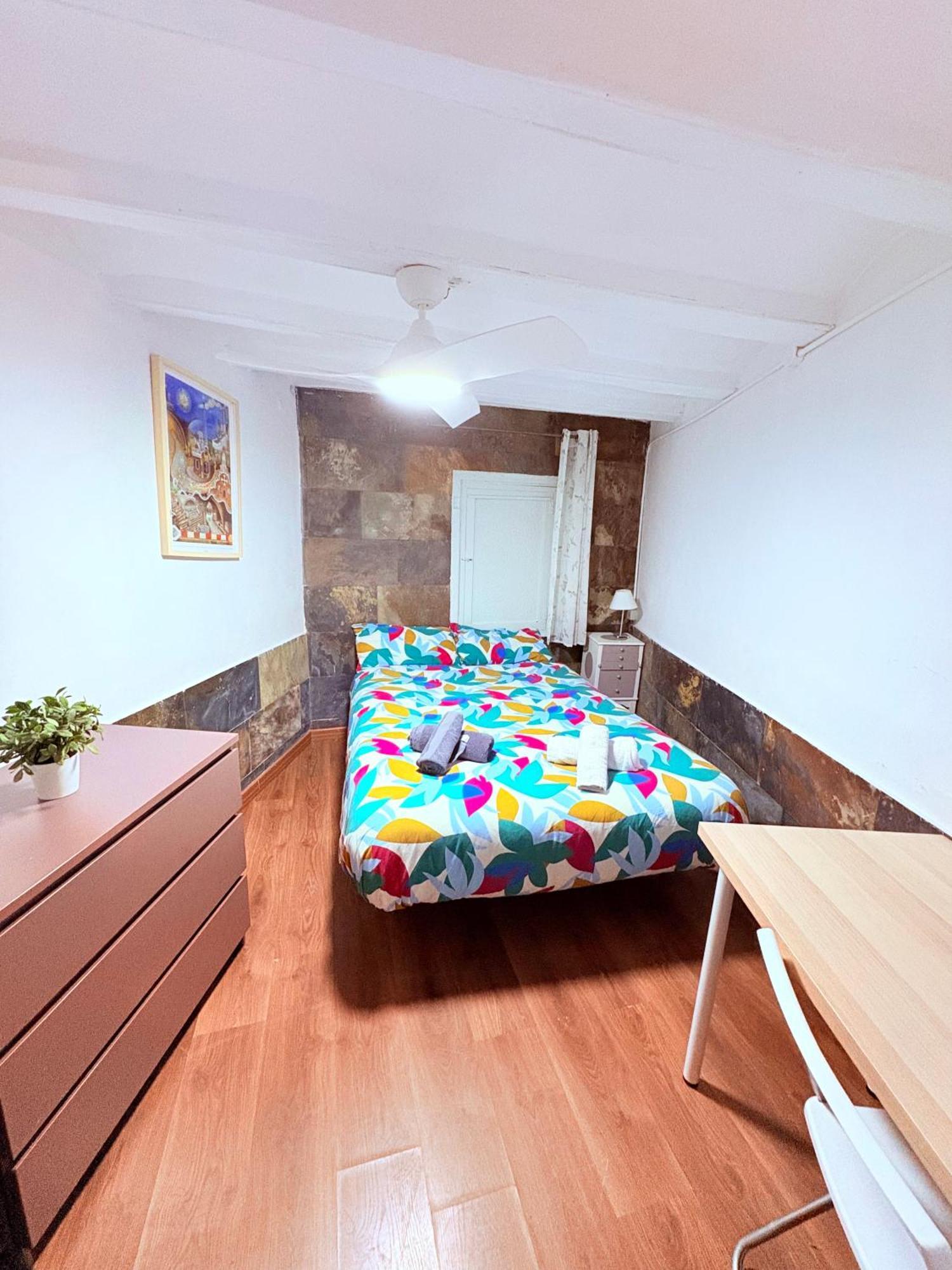 ברצלונה Stunning Flat For 6 People 3 Blocks From The Beach Plus Welcome Breakfast מראה חיצוני תמונה