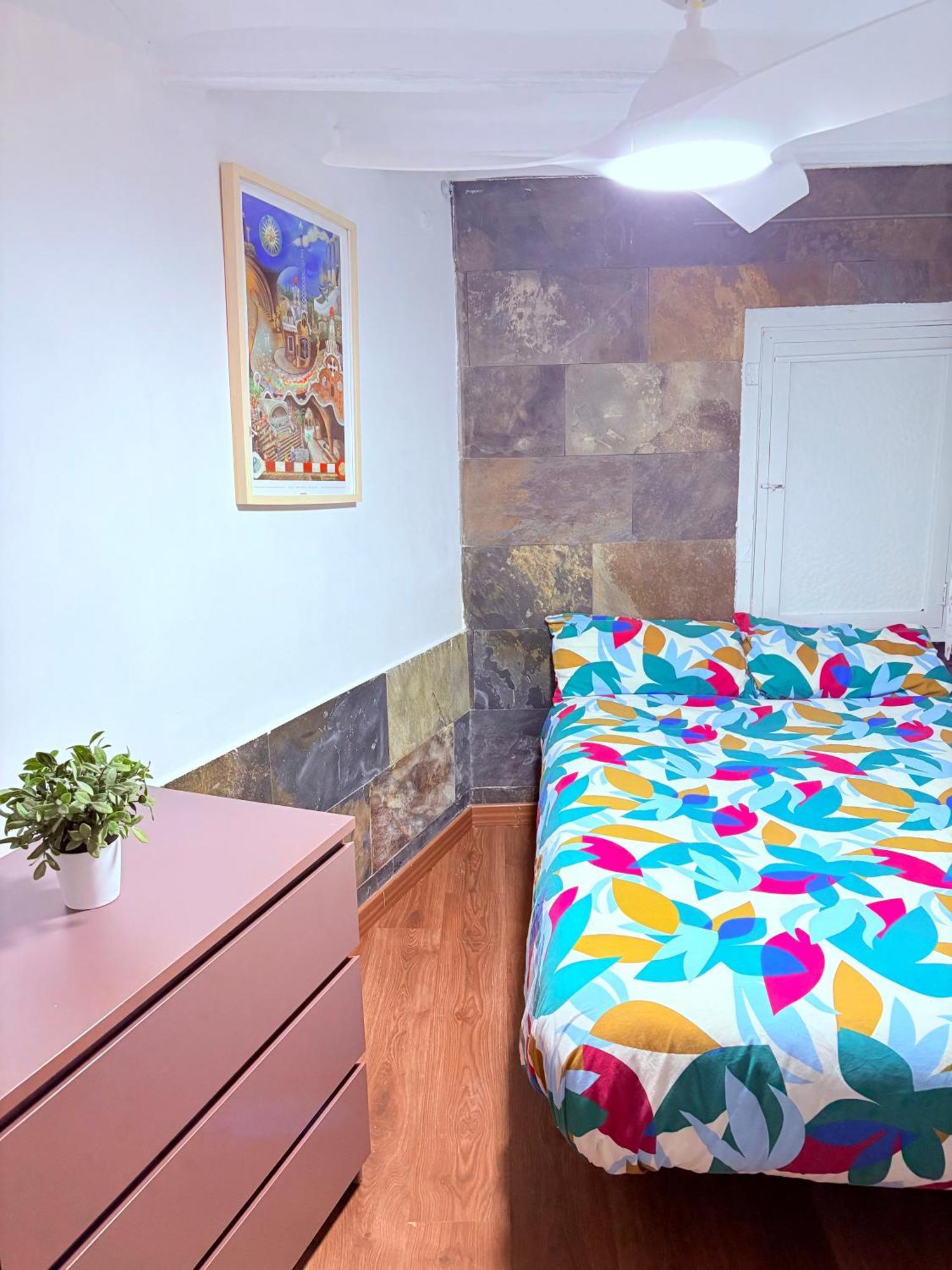 ברצלונה Stunning Flat For 6 People 3 Blocks From The Beach Plus Welcome Breakfast מראה חיצוני תמונה