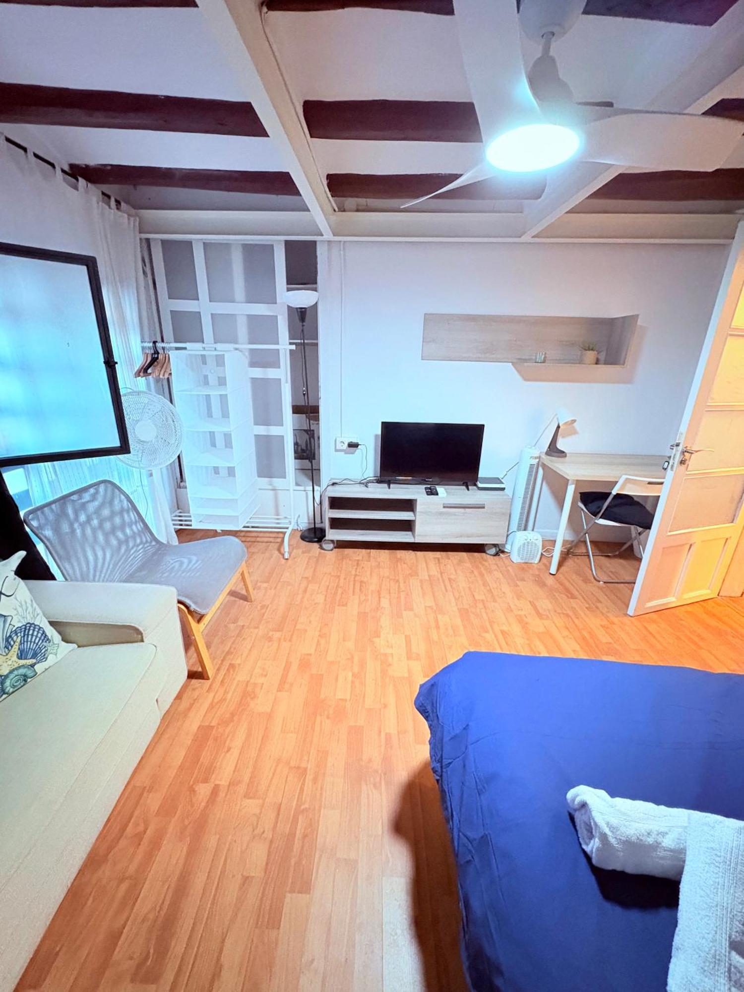 ברצלונה Stunning Flat For 6 People 3 Blocks From The Beach Plus Welcome Breakfast מראה חיצוני תמונה