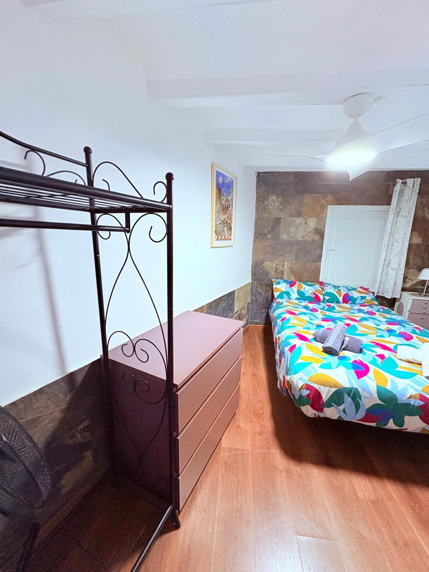 ברצלונה Stunning Flat For 6 People 3 Blocks From The Beach Plus Welcome Breakfast מראה חיצוני תמונה