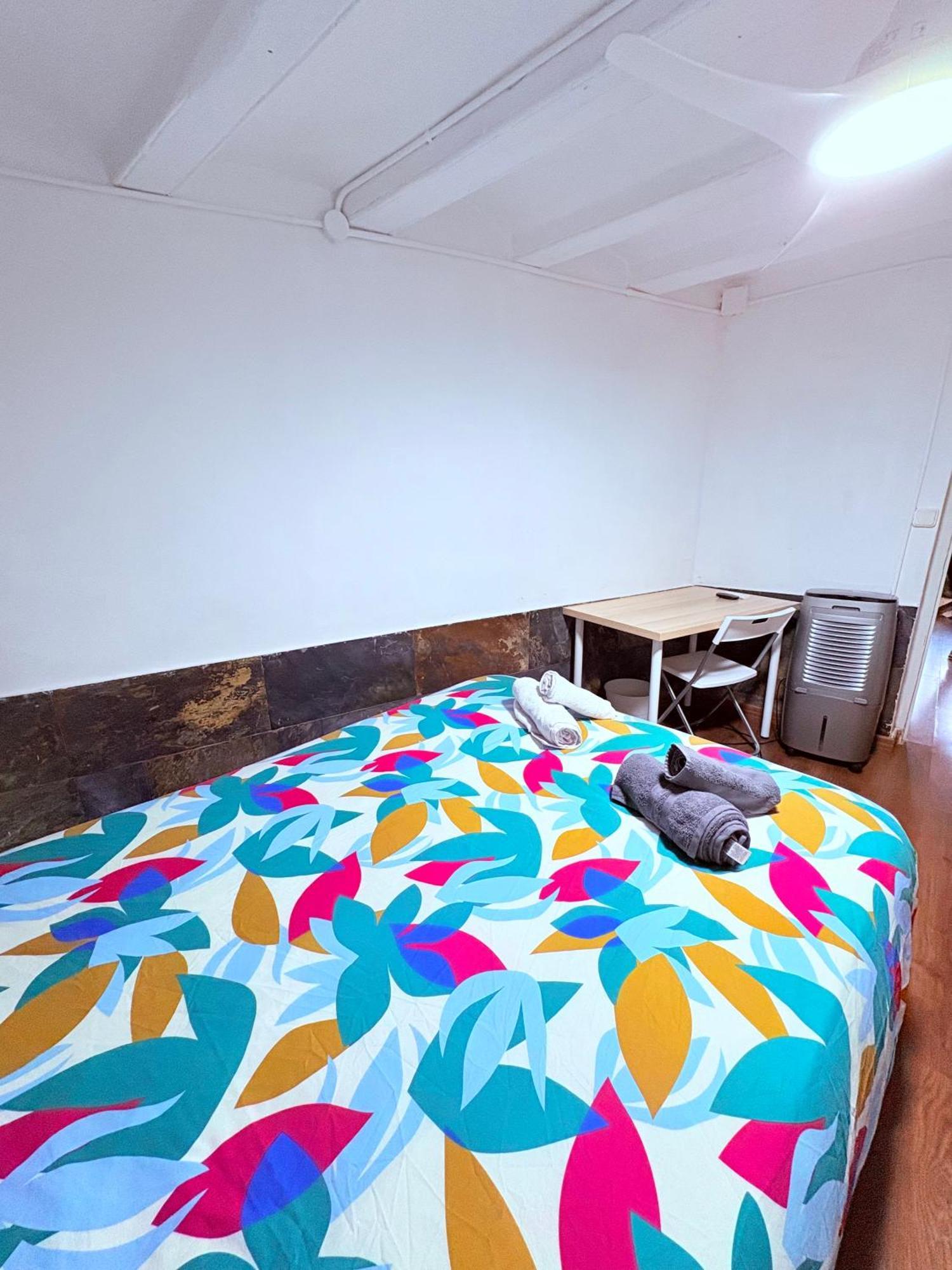 ברצלונה Stunning Flat For 6 People 3 Blocks From The Beach Plus Welcome Breakfast מראה חיצוני תמונה