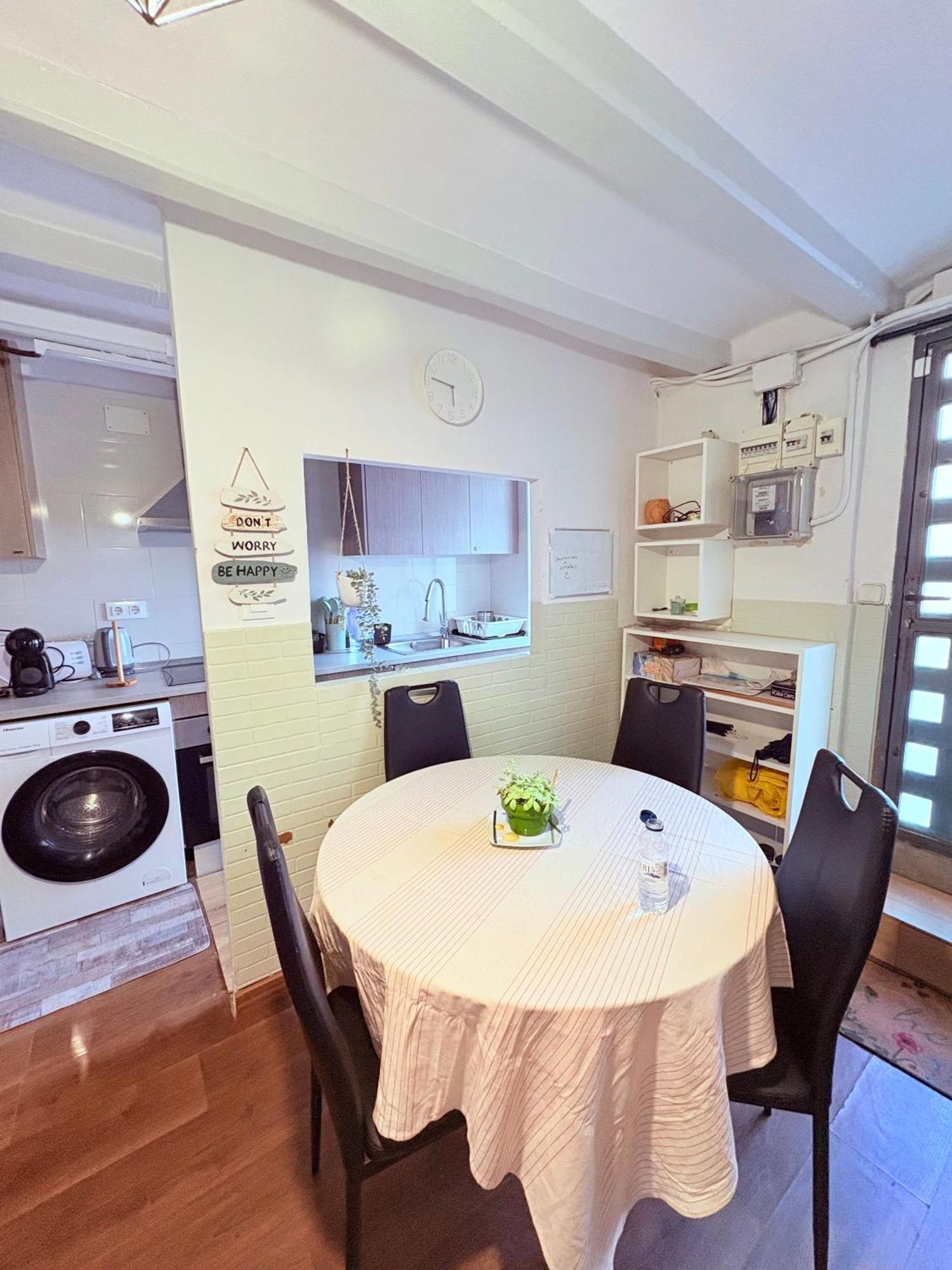 ברצלונה Stunning Flat For 6 People 3 Blocks From The Beach Plus Welcome Breakfast מראה חיצוני תמונה